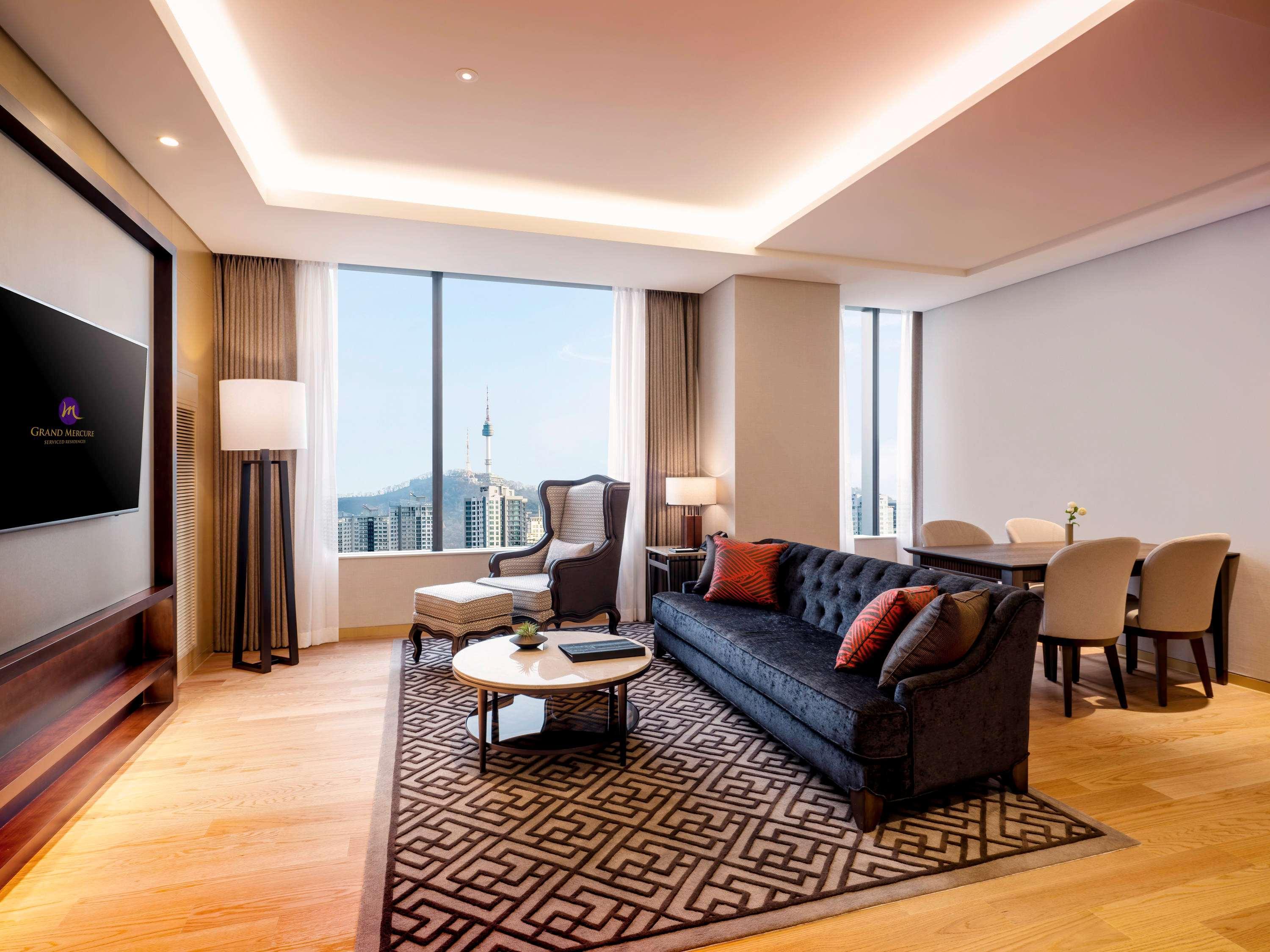 โรงแรม Grand Mercure Ambassador And Residences Yongsan 5*